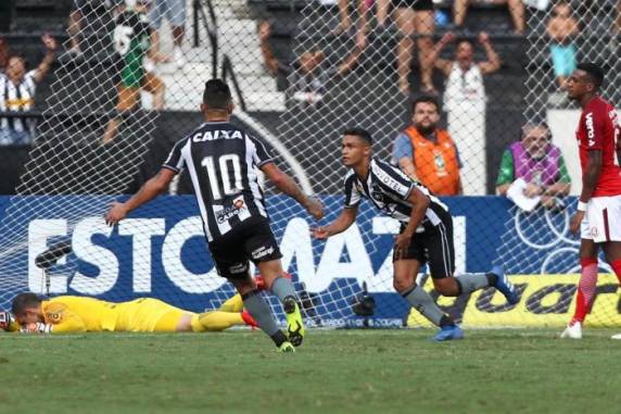 Com resultado de 1 a 0 para os cariocas, Colorado ficou seis pontos atrás do líder Palmeiras e deixou a vice-liderança para o Flamengo, que venceu o Sport
