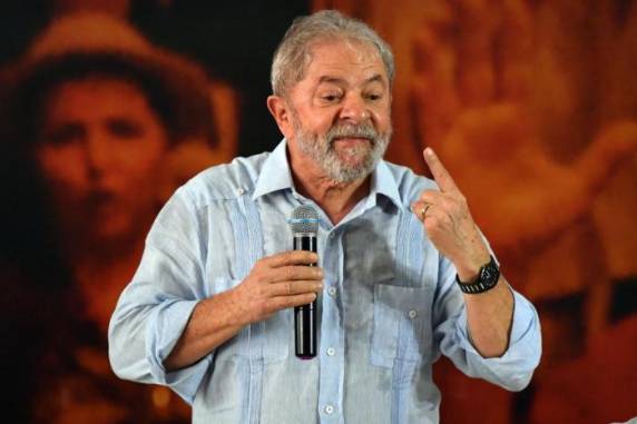 Ex-presidente, preso por caso envolvendo triplex no Guarujá, foi sentenciado a 12 anos e 11 meses na investigação sobre sítio em Atibaia