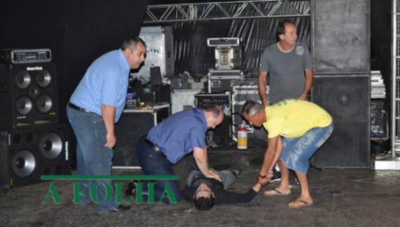 O jovem foi salvo pelo prefeito de Não-Me-

Toque.