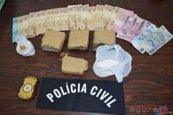 Polícia Civil
prendeu em flagrante uma mulher com grande quantidade de drogas em Panambi - foto 2