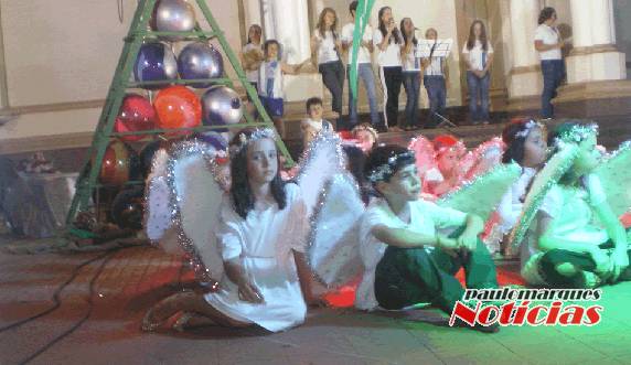 Programação de Natal em Três de Maio prossegue com a chegada do Papai Noel - foto 2