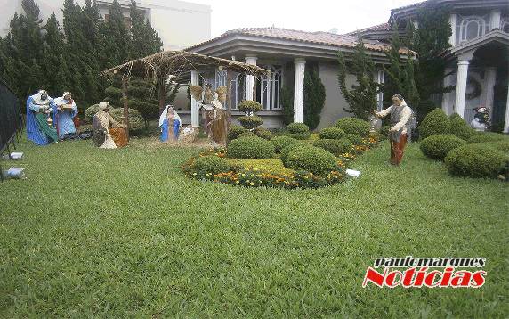 A beleza do jardim chama muito a atenção das pessoas.