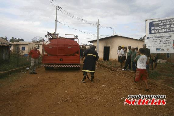 Homem é suspeito de provocar incêndio na própria casa, na vila Esperança em Três de Maio - foto 2