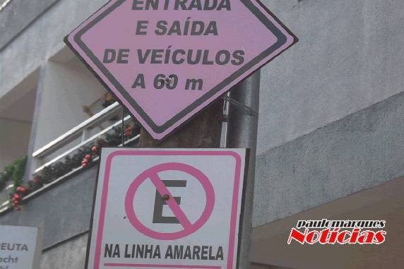 Placas cor de rosa chamam a atenção no trânsito de Três de Maio - foto 2