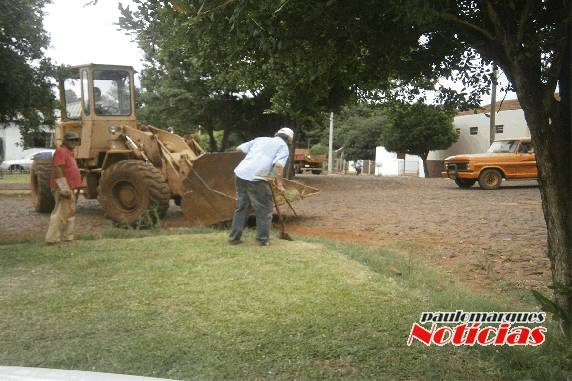 Secretaria de Obras faz mutirão para recolher entulhos em Três de Maio - foto 2