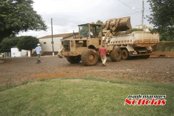 Secretaria de Obras faz mutirão para recolher entulhos em Três de Maio - foto 3