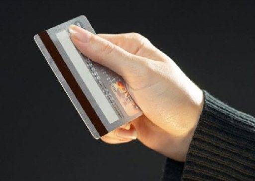 Uma senhora teria sido informada que fora 

contemplada com um prêmio através de um sorteio que envolve portadores de cartão de crédito
