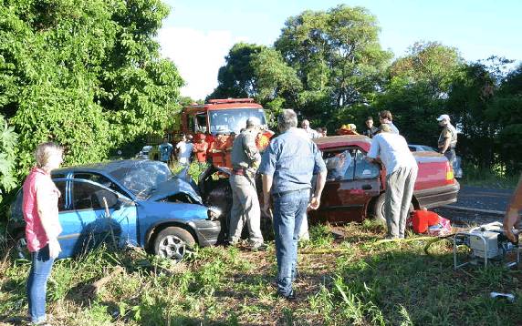 Faleceu a idosa Marlene Terezinha Wawhiniaks, de 66 anos e estão gravemente feridos três tripulantes do Monza, 

que estão sendo atendidos no Hospital de Caridade de Ijuí