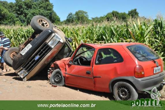 Colisão frontal no
interior de Tenente Portela deixa três feridos - foto 2