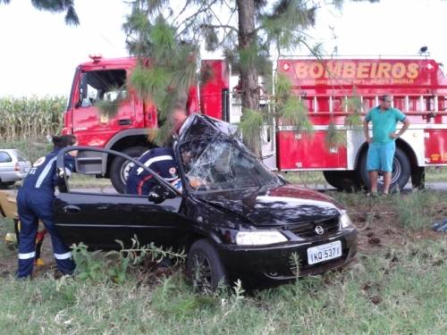 Acidente deixa jovem ferida na ERS 305 - foto 3