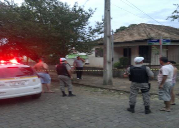 Idosa é atingida por dois tiros em tentativa de
assalto, em Passo Fundo - foto 3