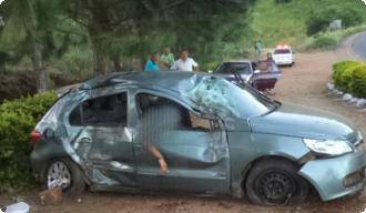 Ainda usando um colete cervical 

o motorista fugiu