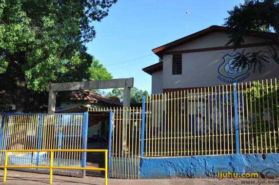 Incêndio
atinge Escola Estadual São Geraldo, em Ijui - foto 3