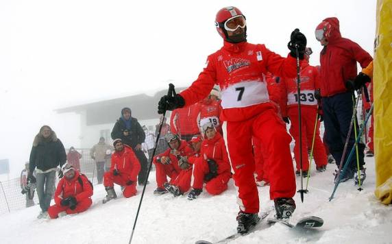 Após queda em estação nos Alpes Franceses, heptacampeão mundial de Fórmula 1 está internado em hospital em 

estado crítico