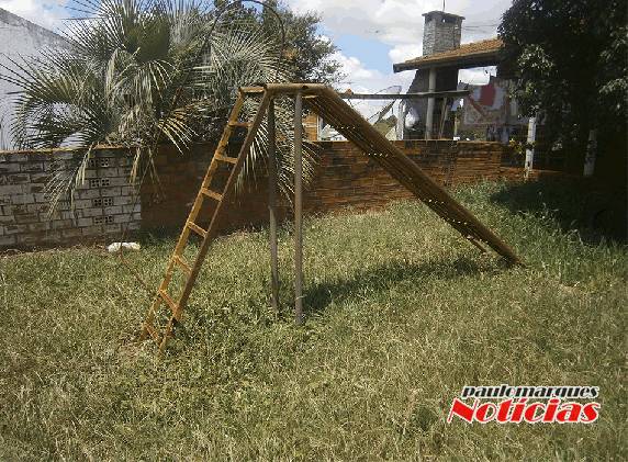 Moradores da Cohab estão revoltados com a situação da pracinha do bairro, em Três de
Maio - foto 2