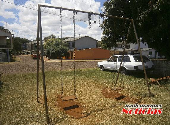 A praça oferece riscos eminentes as crianças do bairro