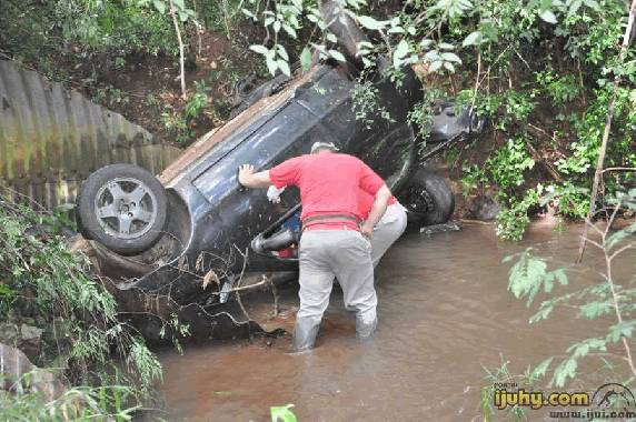 Jovem que viajava
para conhecer o pai morre em acidente de trânsito em Bozano - foto 3