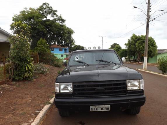 Camioneta que trafegava
na BR468 em Tiradentes do Sul, é atingida por objeto - foto 3