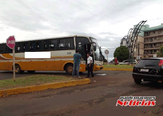 Motoqueiro fica ferido em acidente com ônibus no centro de Três de Maio - foto 3