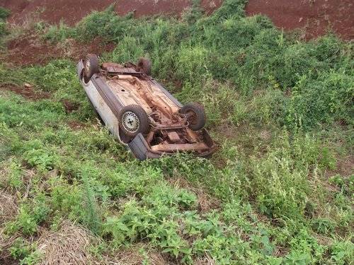 Carro capota na ERS 155 em Chiapeta - foto 2