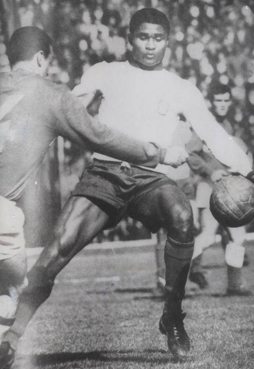 Morre Eusébio, o maior jogador da história de Portugal - foto 2