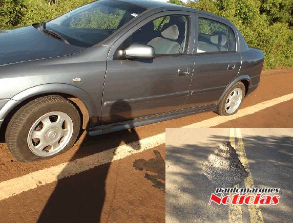 Três automóveis e um saldo de cinco pneus estourados em um dos buracos da ERS 342 - foto 2