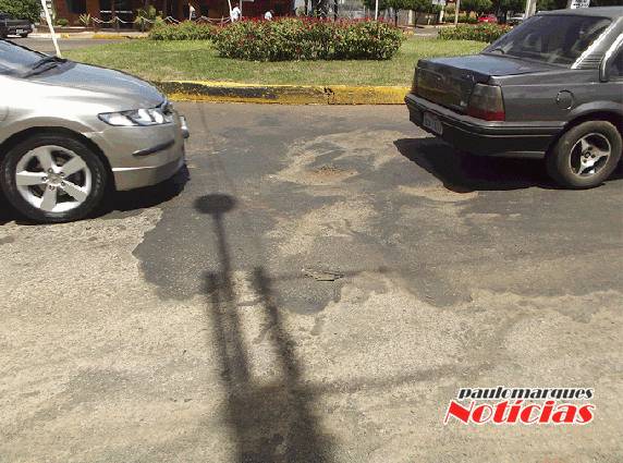 Buracos em rótula incomodam motoristas em Três de Maio - foto 2