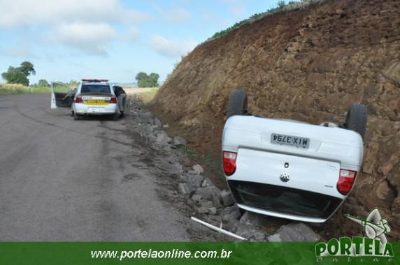 Veículo capota da ERS-163 em Vista Gaúcha - foto 2
