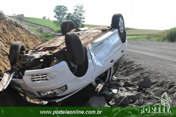 Veículo capota da ERS-163 em Vista Gaúcha - foto 3