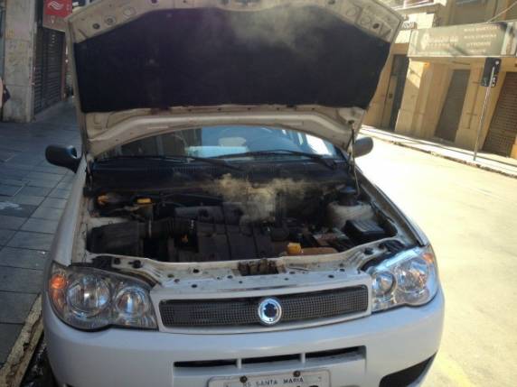 Superaquecimento do motor provocou fumaça e cheiro de queimado