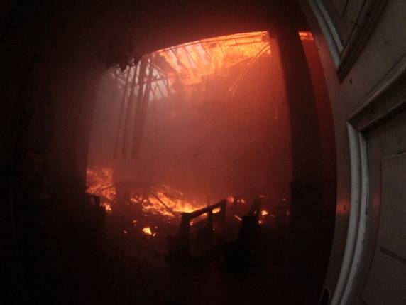 Incêndio atinge prédio do Pão dos Pobres, em Porto Alegre - foto 2