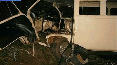Kombi capota e deixa 11 pessoas feridas no interior de Cerro Largo - foto 3