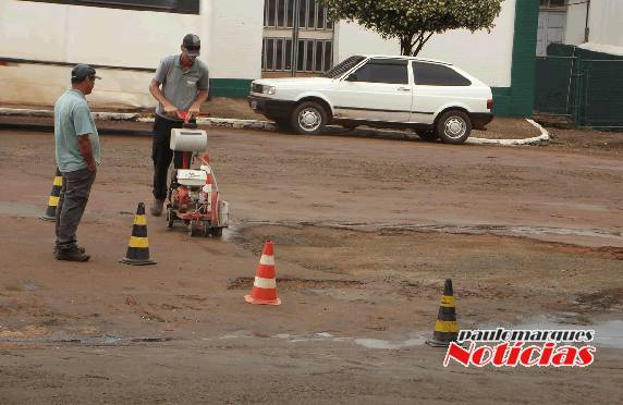 Empresa terceirizada executa tapa buracos de responsabilidade da CORSAN - foto 2