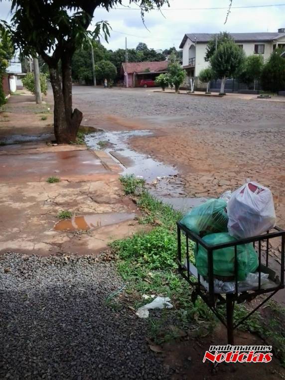 O vazamento persiste a duas semanas 