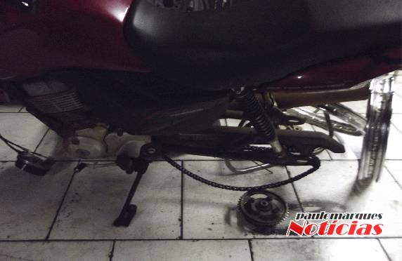 Pedra cai da carroceria de um caminhão e provoca acidente na ERS 342 - foto 3