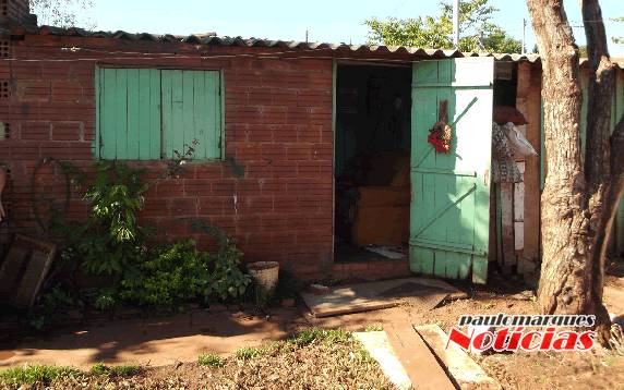 Mulher que deve desocupar área de uma vila que será desativa em Três de Maio, diz não ter
para onde ir - foto 3