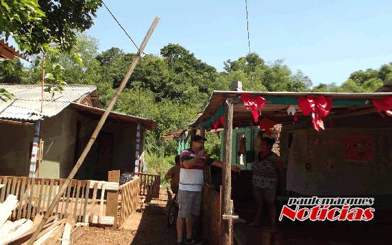 Família troca de casa mas a moradia está na lista das que serão demolidas, na Pedreirinha em Três de Maio - foto 2