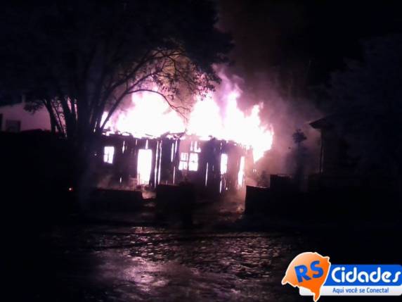 Incêndio no centro de Santa Rosa assusta moradores - foto 2