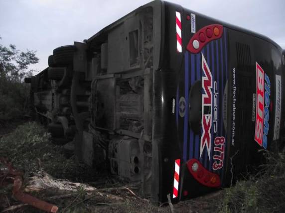 Ônibus tomba e deixa 15 feridos perto de Alegrete - foto 2