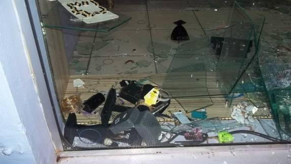 Ladrões quebram vitrine de loja para furtar em Horizontina - foto 3
