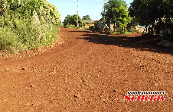 Moradores reclamam das ruas sem calçamento no bairro Primavera em Três de Maio - foto 2