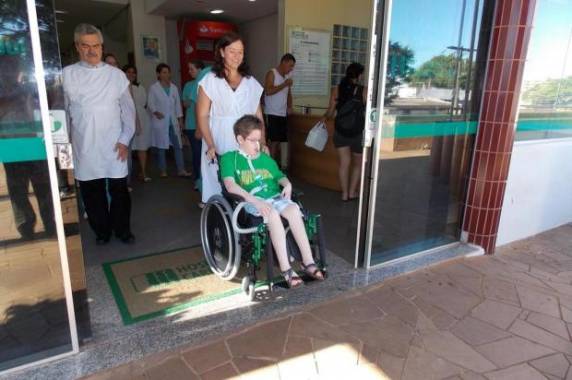 Empresa do Espírito Santo entregou respirador portátil a Jean Carlos Kittlaus, nesta terça-feira