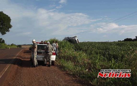 Motorista perde o controle e capota automóvel na ERS 342 em Três de Maio - foto 3