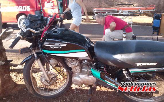 Jovem perde o controle e bate
com moto em uma árvore na Av. Avaí no centro de Três de Maio - foto 2