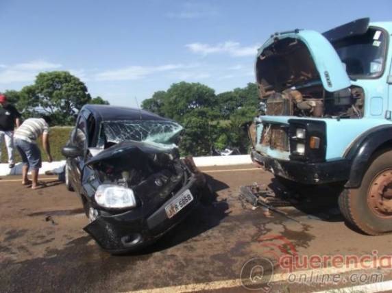 Uma pessoa ficou ferida em colisão de carro e caminhão em São Martinho - foto 3