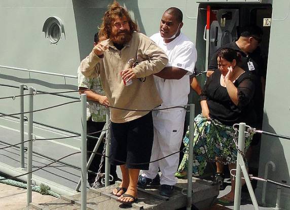 Pescador 

salvadorenho, José Salvador Albarengo, é resgatado nas Ilhas Marshall após um ano à deriva