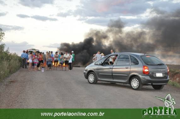 Protesto em Vista Gaúcha tranca ERS-163 - foto 3