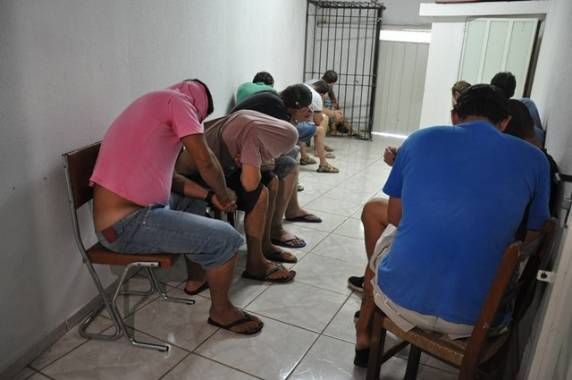 Vinte e uma pessoas
são presas em FW - foto 2