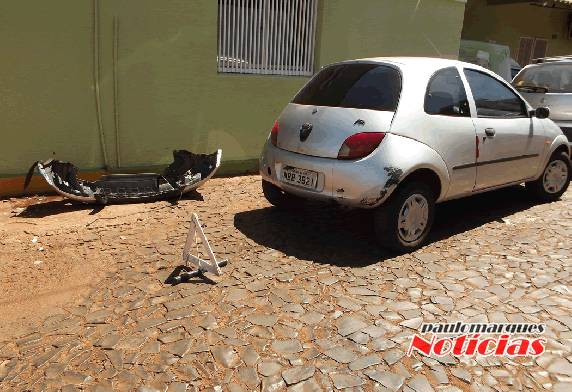Veículos colidem em rótula próximo ao centro de Três de 

Maio - foto 2