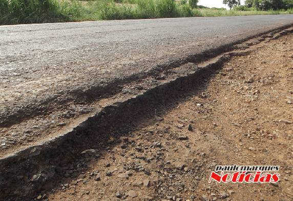 Declives do
acostamento na ERS 342 chegam a uma altura de 30cm - foto 2